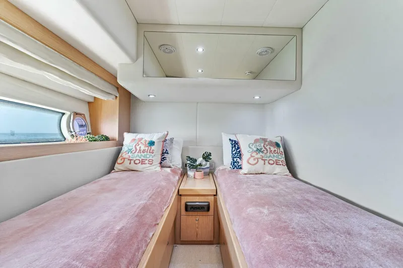 Slide: The Image of Ferretti 620 2013 - 35