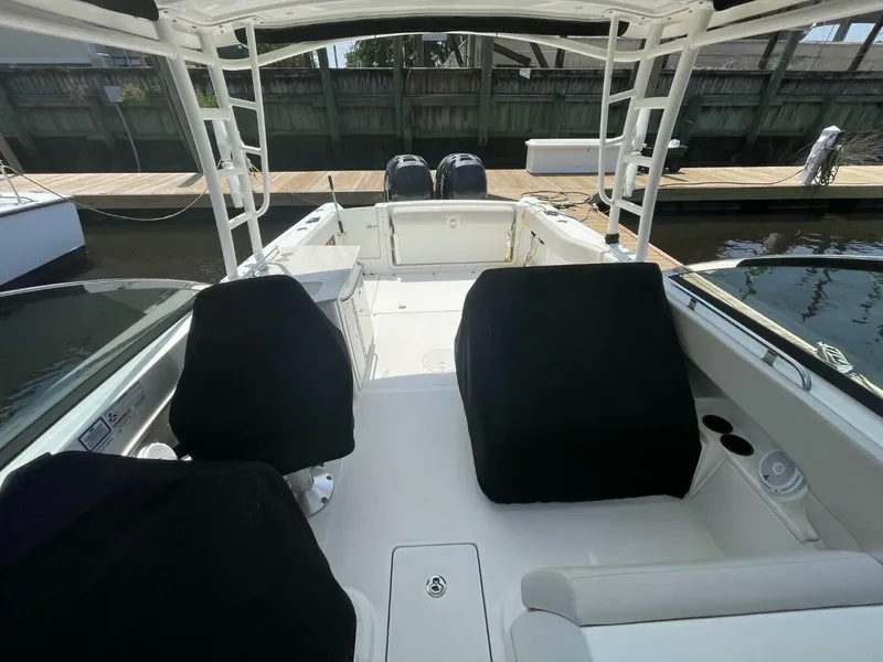 Slide: The Image of Boston Whaler 270 Vantage 2016 - 11