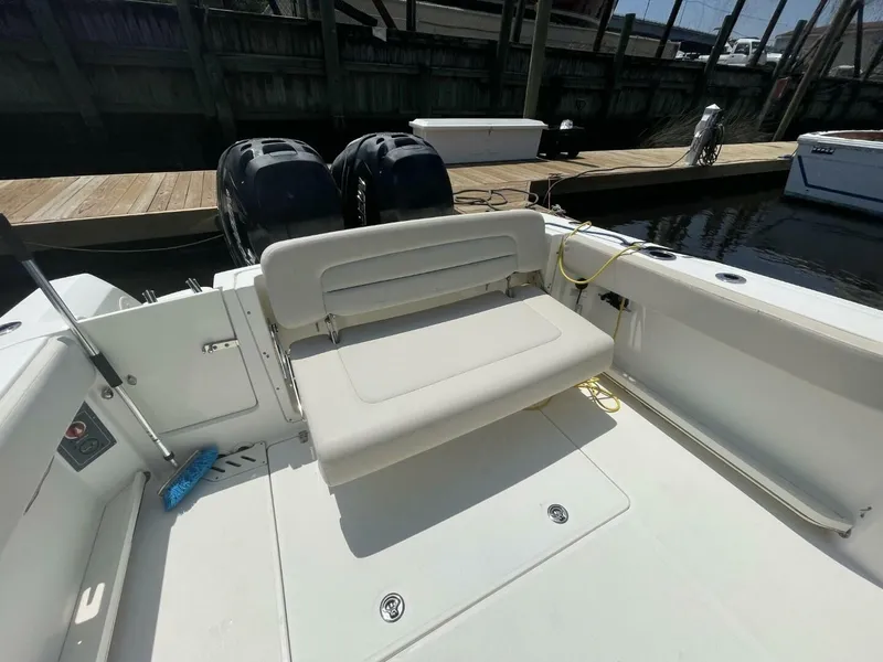 Slide: The Image of Boston Whaler 270 Vantage 2016 - 12