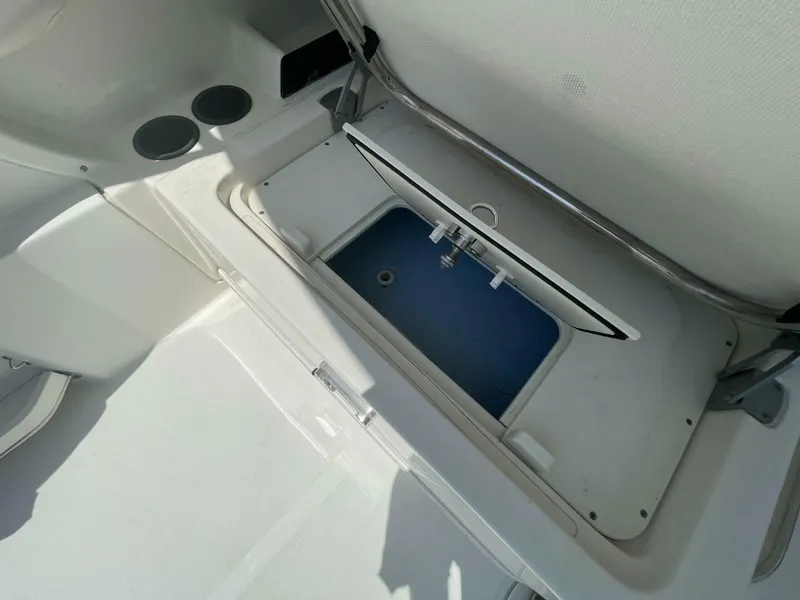 Slide: The Image of Boston Whaler 270 Vantage 2016 - 14