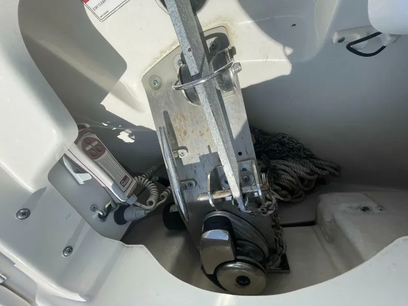Slide: The Image of Boston Whaler 270 Vantage 2016 - 19