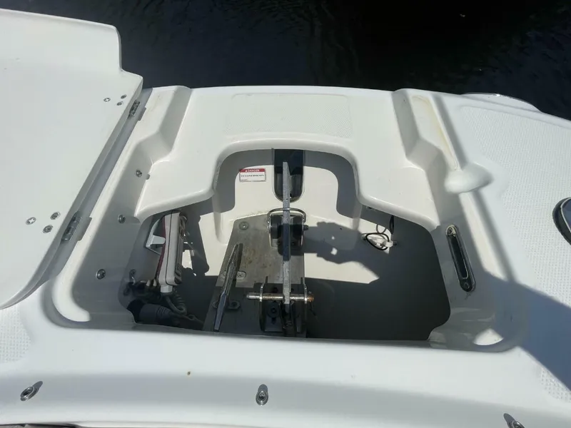 Slide: The Image of Boston Whaler 270 Vantage 2016 - 20