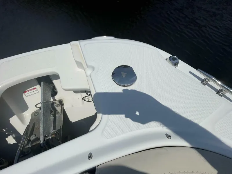 Slide: The Image of Boston Whaler 270 Vantage 2016 - 21