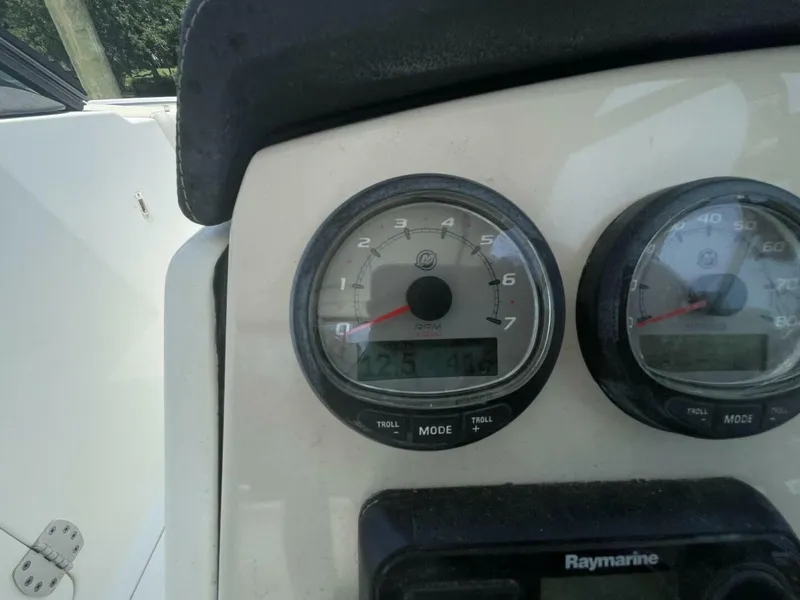 Slide: The Image of Boston Whaler 270 Vantage 2016 - 22