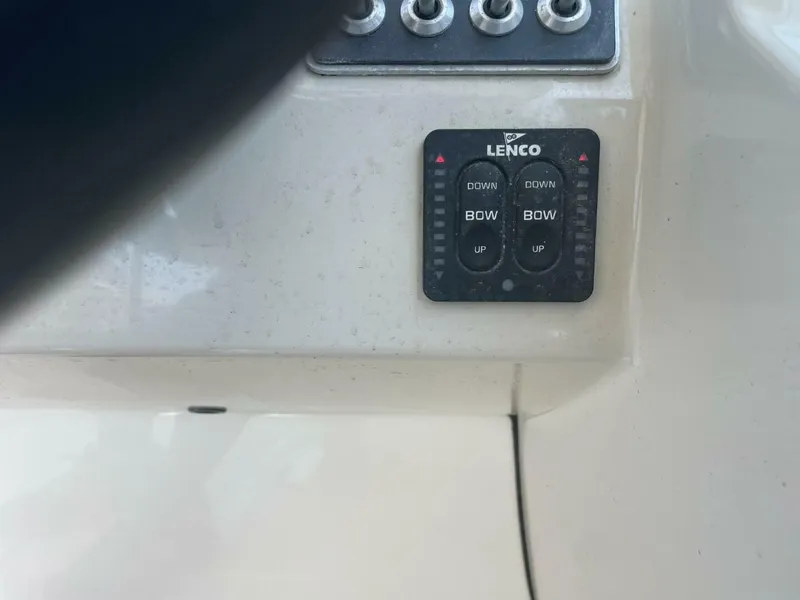 Slide: The Image of Boston Whaler 270 Vantage 2016 - 25