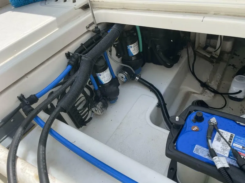Slide: The Image of Boston Whaler 270 Vantage 2016 - 31