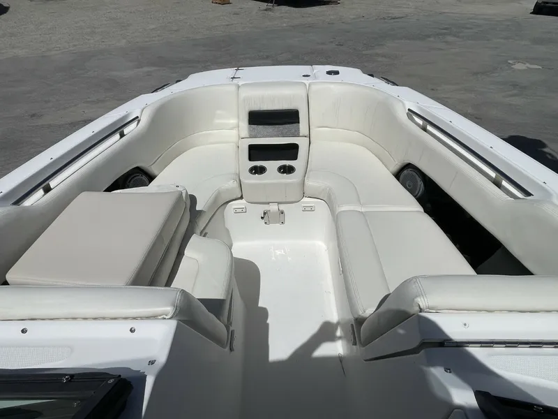Slide: The Image of Boston Whaler 270 Vantage 2016 - 37