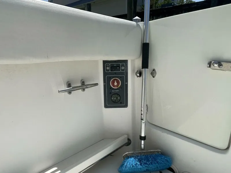 Slide: The Image of Boston Whaler 270 Vantage 2016 - 7