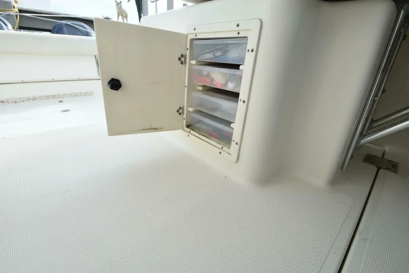 Slide: The Image of Pursuit 3070 Offshore Express 2005 - 13