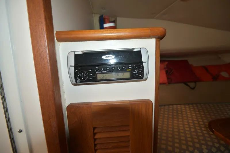 Slide: The Image of Pursuit 3070 Offshore Express 2005 - 19