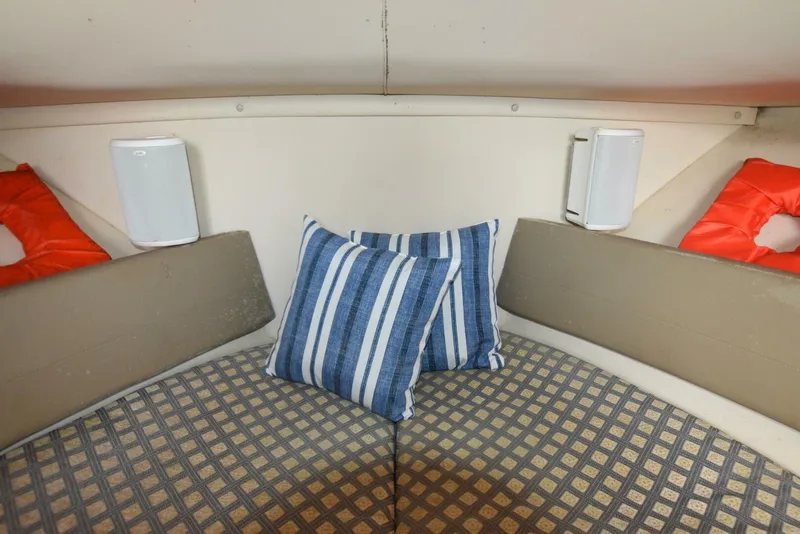 Slide: The Image of Pursuit 3070 Offshore Express 2005 - 21