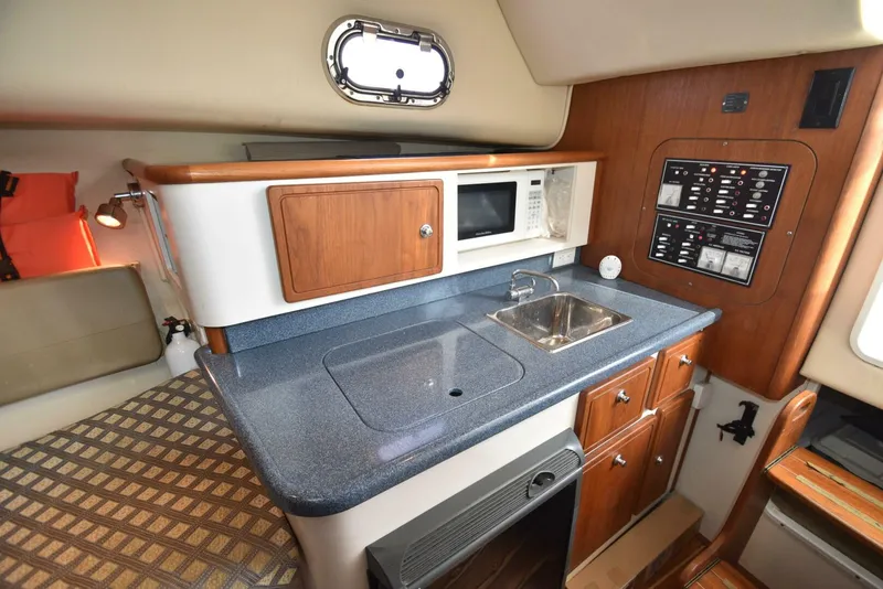 Slide: The Image of Pursuit 3070 Offshore Express 2005 - 23