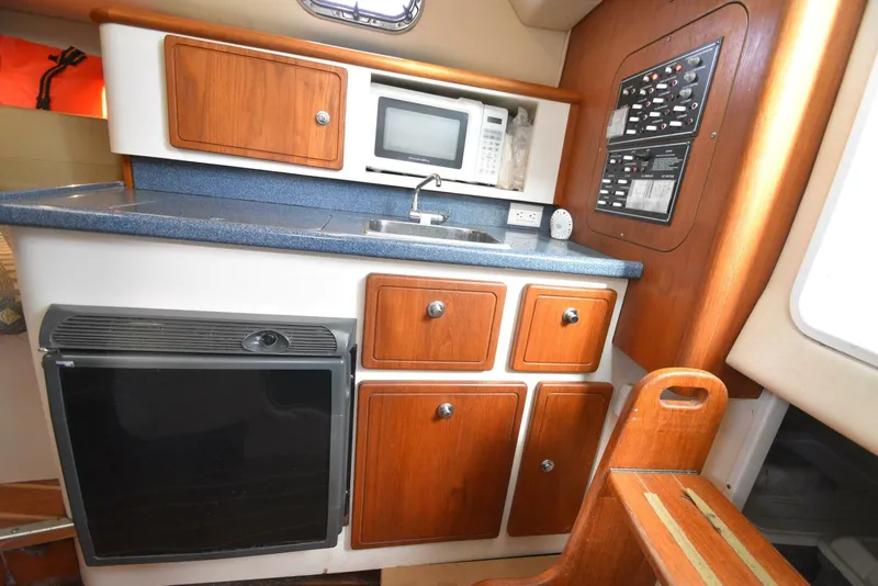 Slide: The Image of Pursuit 3070 Offshore Express 2005 - 25