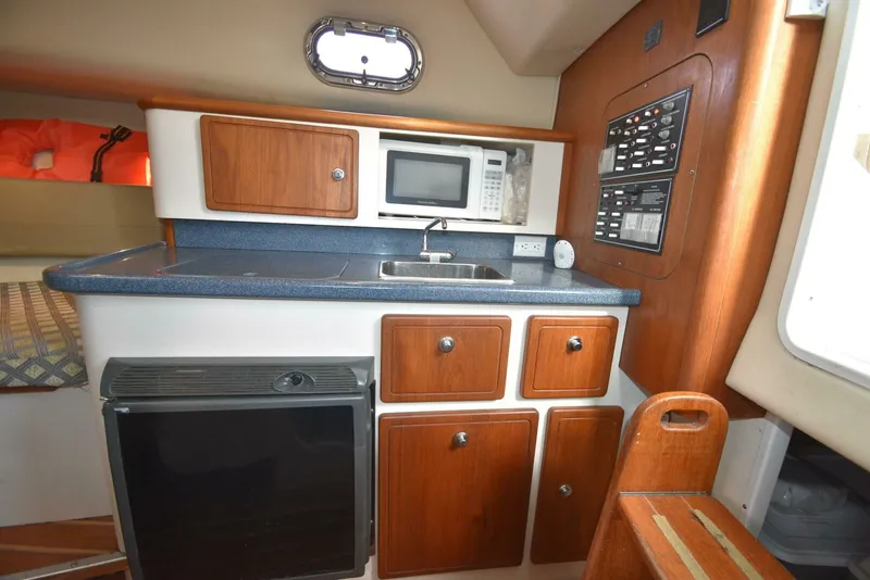 Slide: The Image of Pursuit 3070 Offshore Express 2005 - 26