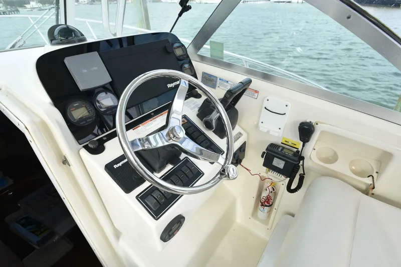 Slide: The Image of Pursuit 3070 Offshore Express 2005 - 3