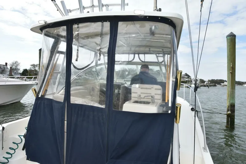 Slide: The Image of Pursuit 3070 Offshore Express 2005 - 32