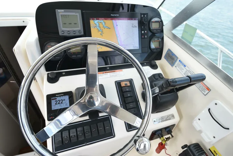 Slide: The Image of Pursuit 3070 Offshore Express 2005 - 38