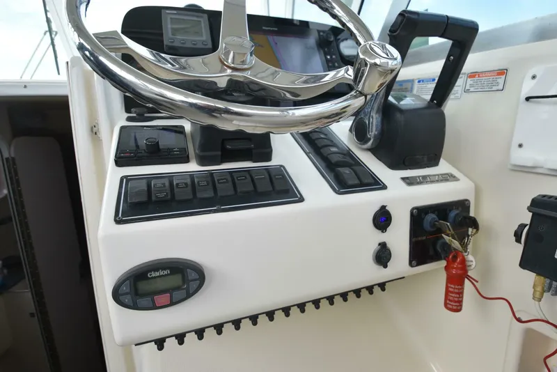 Slide: The Image of Pursuit 3070 Offshore Express 2005 - 42