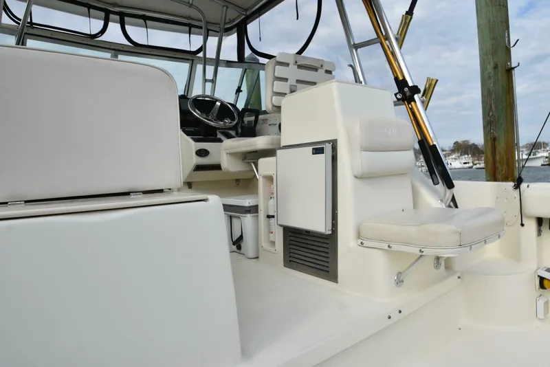 Slide: The Image of Pursuit 3070 Offshore Express 2005 - 8