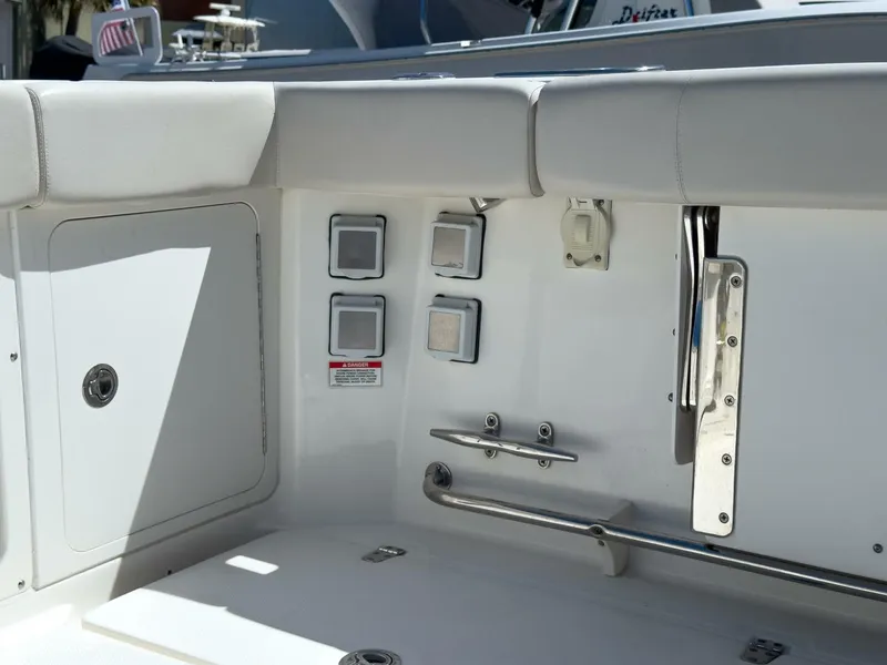 Slide: The Image of Boston Whaler 315 Conquest 2018 - 13
