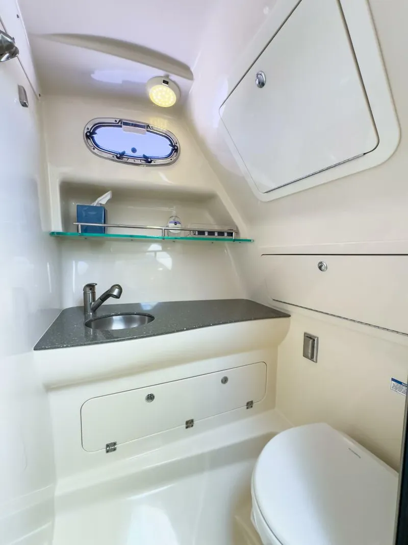 Slide: The Image of Boston Whaler 315 Conquest 2018 - 27