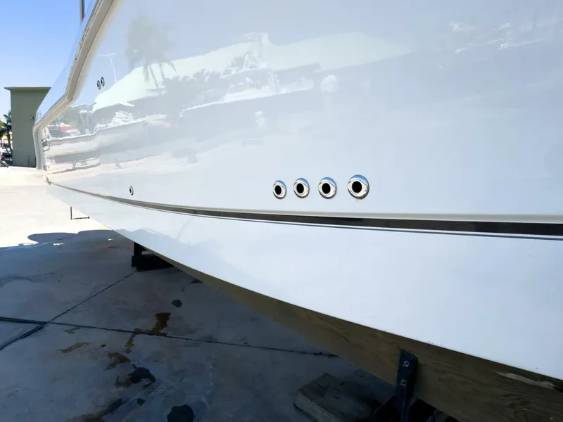 Slide: The Image of Boston Whaler 315 Conquest 2018 - 3