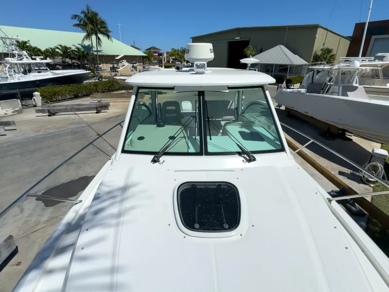 Slide: The Image of Boston Whaler 315 Conquest 2018 - 33