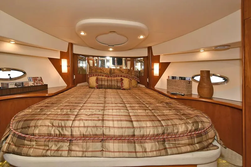 Slide: The Image of Silverton 52 Ovation 2009 - 12