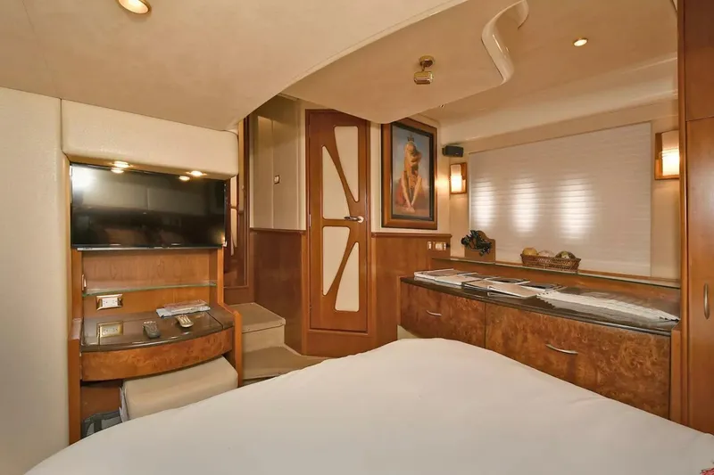 Slide: The Image of Silverton 52 Ovation 2009 - 17
