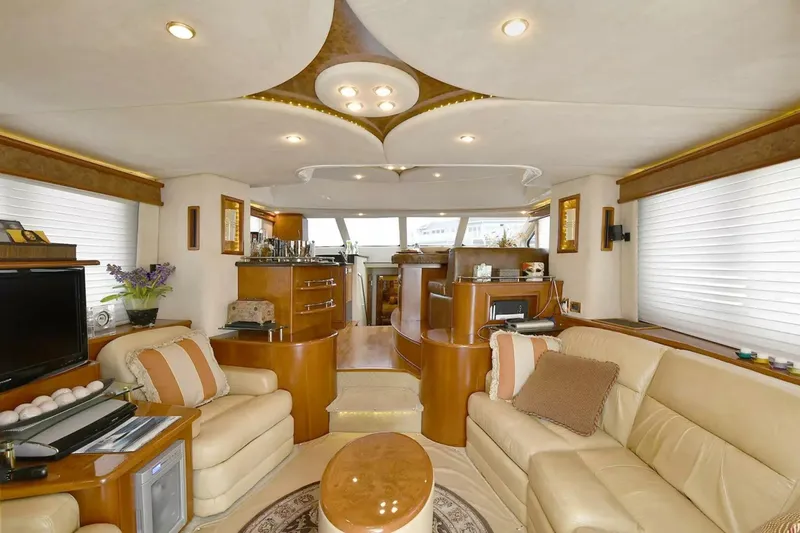Slide: The Image of Silverton 52 Ovation 2009 - 4