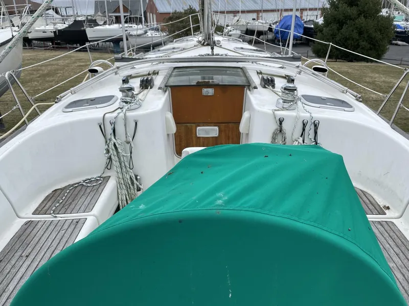 Slide: The Image of Beneteau 1998 - 5