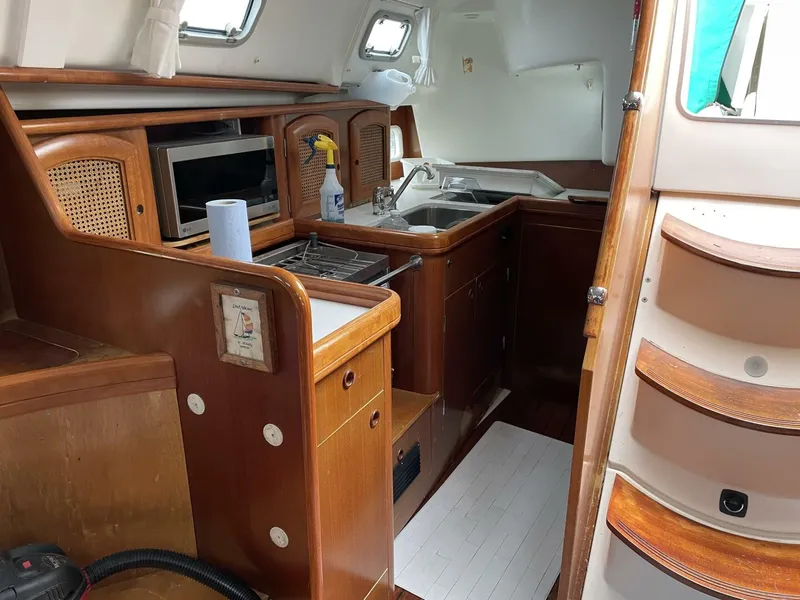 Slide: The Image of Beneteau 1998 - 6