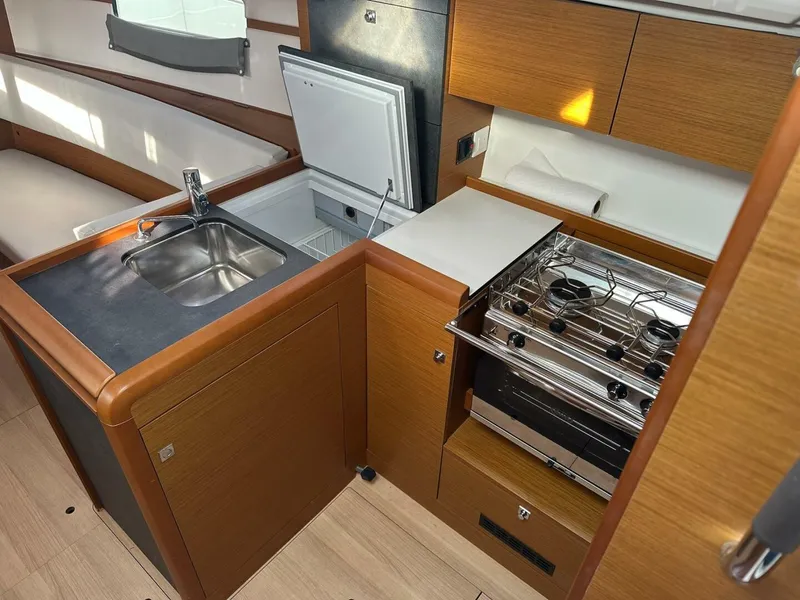 Slide: The Image of Jeanneau Sun Odyssey 349 2020 - 18