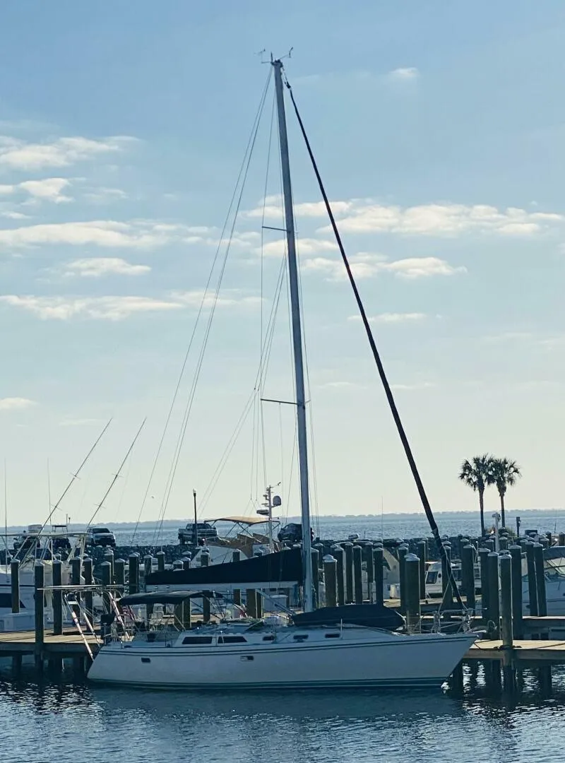 Slide: The Image of Catalina 42 MKI 1991 - 70