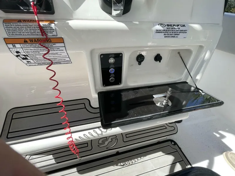Slide: The Image of Sea Fox 288 Commander 2024 - 17