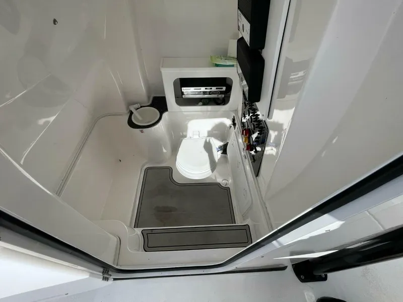 Slide: The Image of Sea Fox 288 Commander 2024 - 6