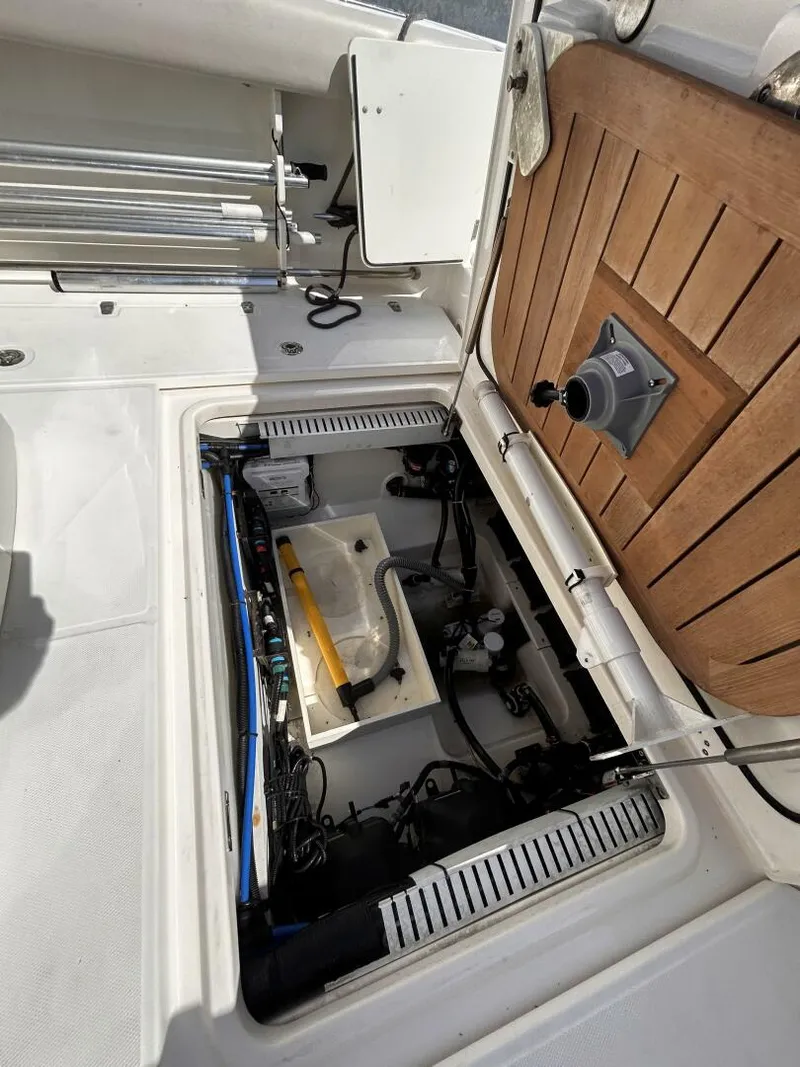 Slide: The Image of Boston Whaler 330 Outrage 2017 - 14