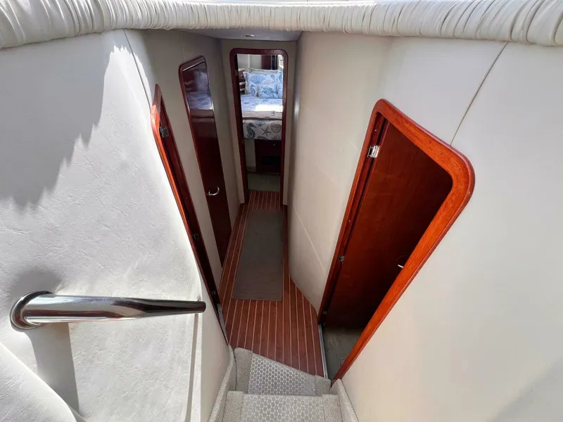 Slide: The Image of Sea Ray 480 Sedan Bridge 2004 - 15