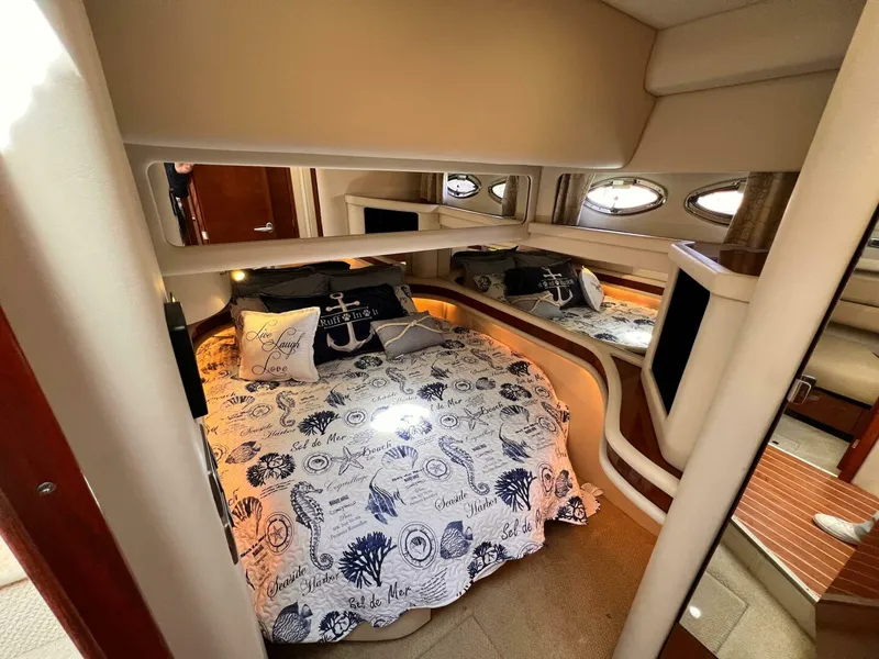 Slide: The Image of Sea Ray 480 Sedan Bridge 2004 - 16