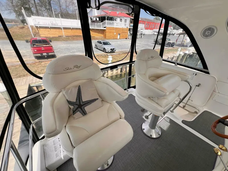 Slide: The Image of Sea Ray 480 Sedan Bridge 2004 - 36