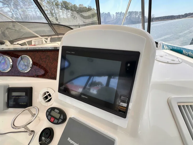 Slide: The Image of Sea Ray 480 Sedan Bridge 2004 - 37