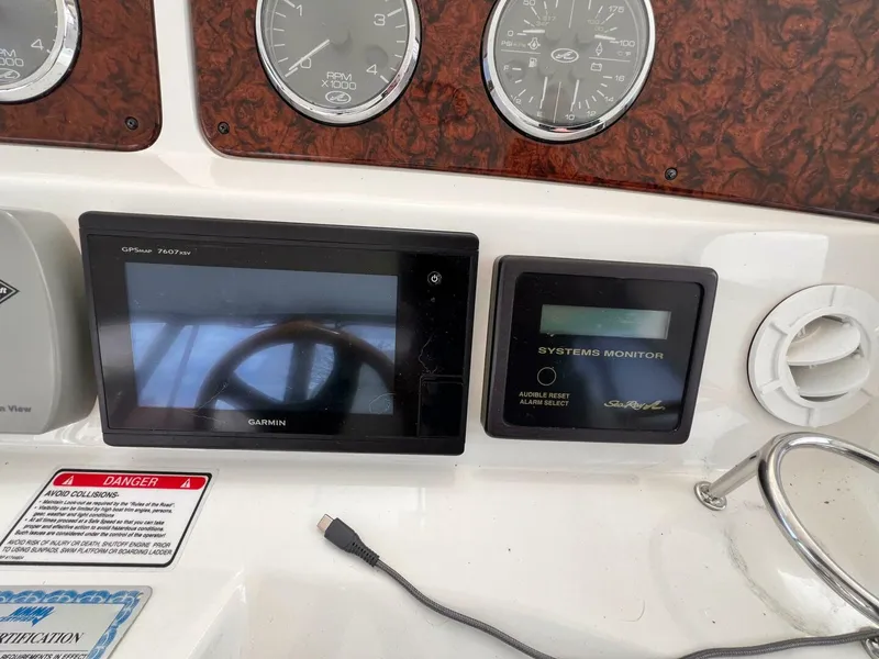 Slide: The Image of Sea Ray 480 Sedan Bridge 2004 - 39