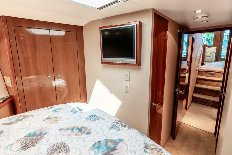 Slide: The Image of Hatteras 50 Convertible 2005 - 17