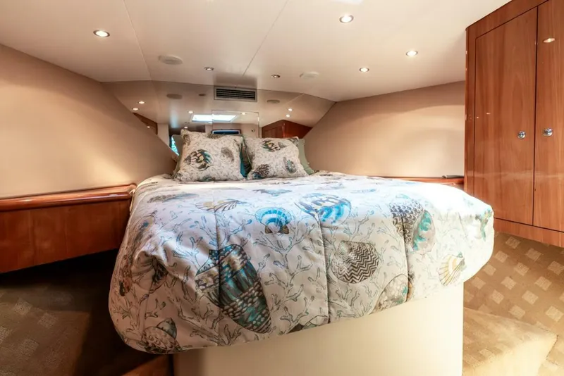 Slide: The Image of Hatteras 50 Convertible 2005 - 18