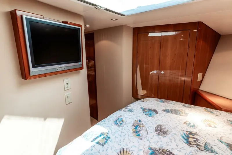 Slide: The Image of Hatteras 50 Convertible 2005 - 19