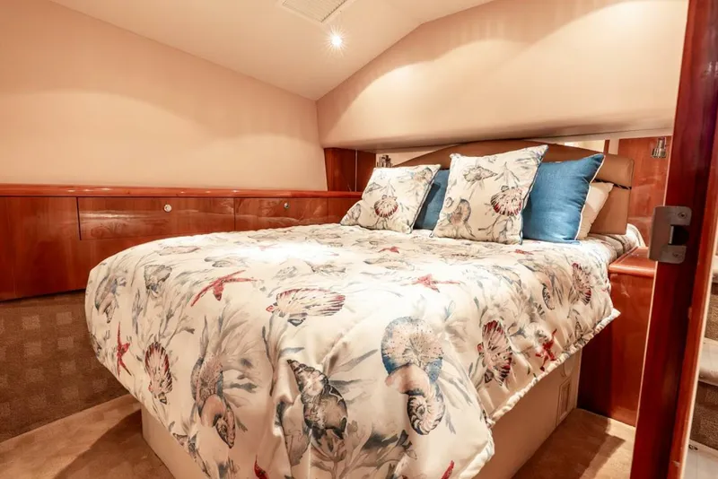 Slide: The Image of Hatteras 50 Convertible 2005 - 22