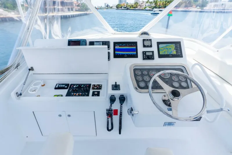 Slide: The Image of Hatteras 50 Convertible 2005 - 31