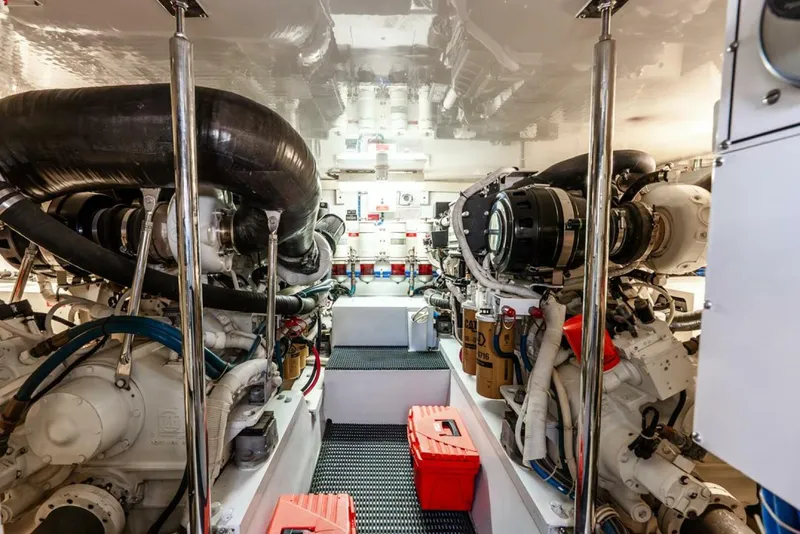 Slide: The Image of Hatteras 50 Convertible 2005 - 34
