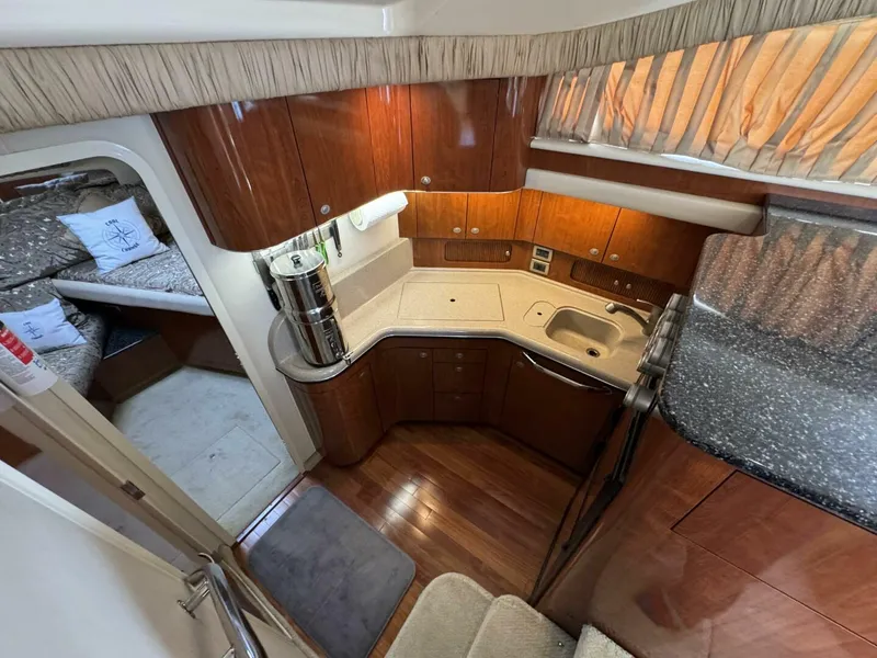 Slide: The Image of Sea Ray 39 Motor Yacht 2004 - 19