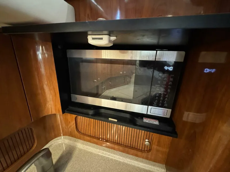 Slide: The Image of Sea Ray 39 Motor Yacht 2004 - 22